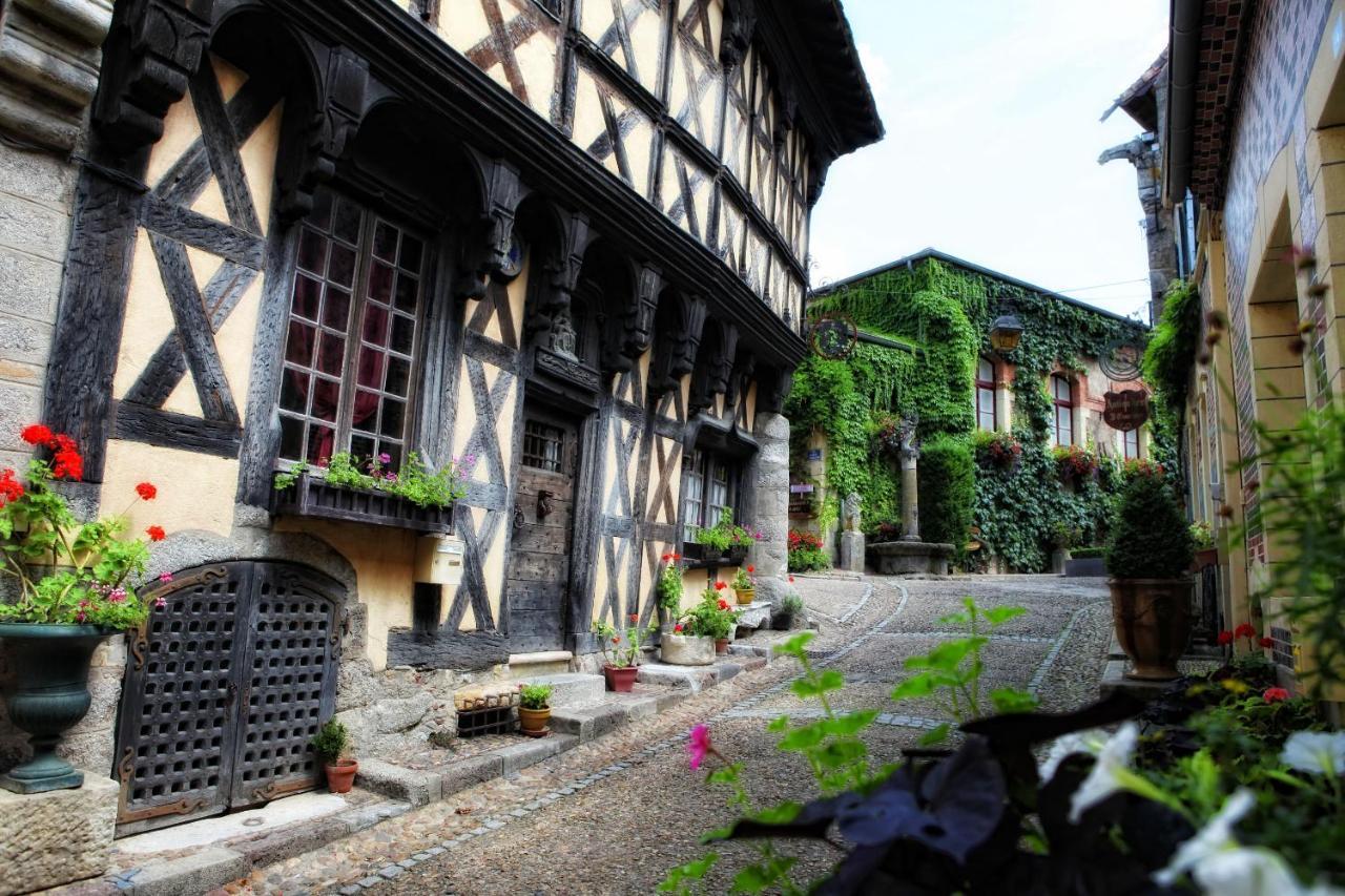 Appart' De La Collegiale Bourbon-Lancy Exterior foto